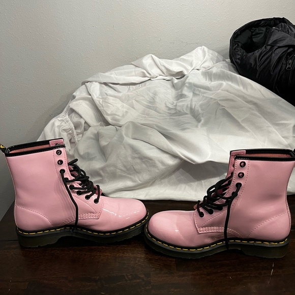 Dr. Martens 1460 Patent leather Pale Pink Combat Boots Barbiecore size 8 women’s - Picture 12 of 14